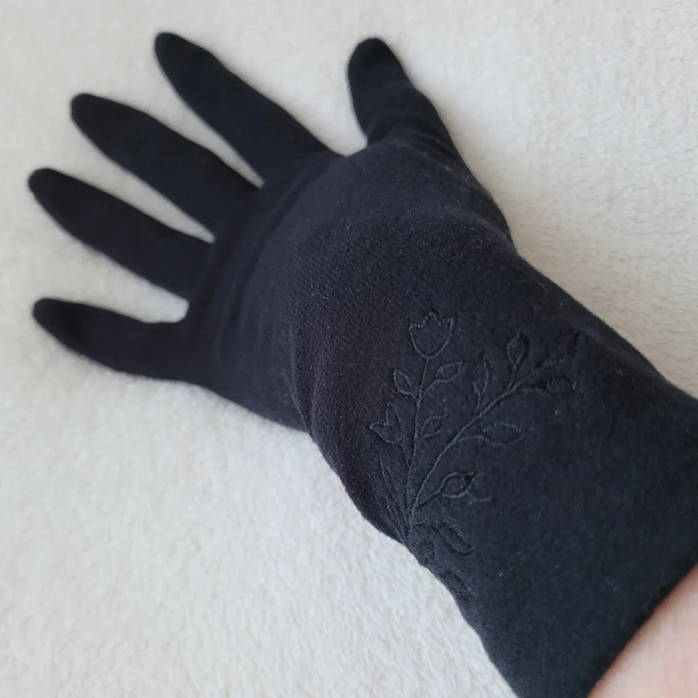 ECHO | Vintage Embroidered Black-on-Black Floral Gloves NEW Small